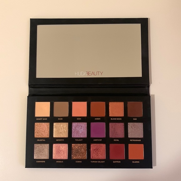 HUDA BEAUTY Desert Dusk eyeshadow palette - Picture 2 of 4